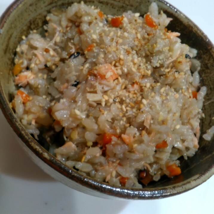 食べやすさの秘密はごぼうの切り方!鮭の炊き込みご飯